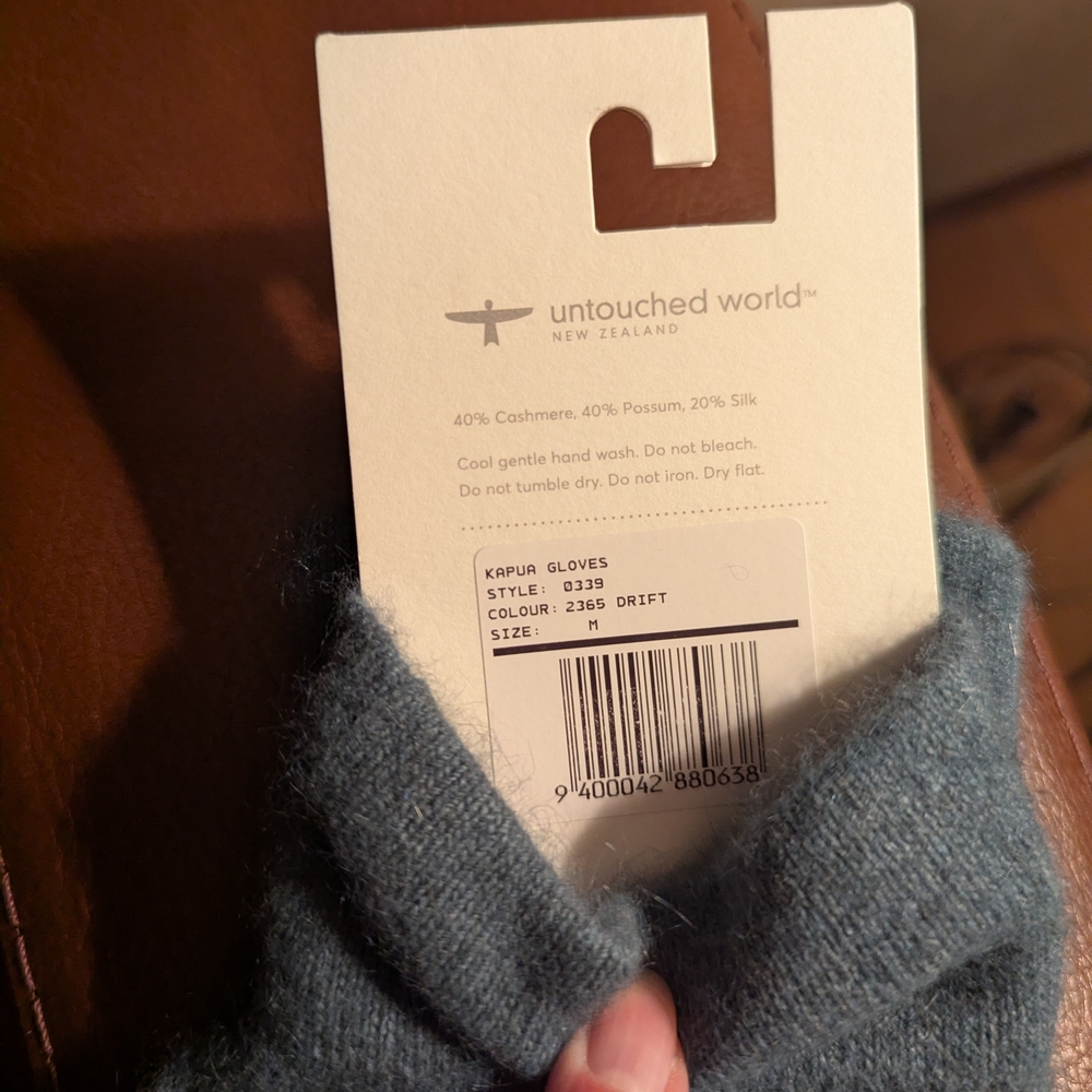 NWT Untouched World Matching Gloves, Scarf, and Beanie Blue Cashmere Set - Picture 4 of 12